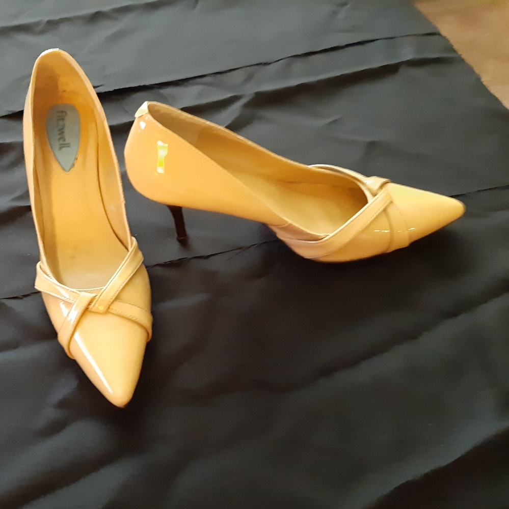 Shoes - Picture 2 of 3